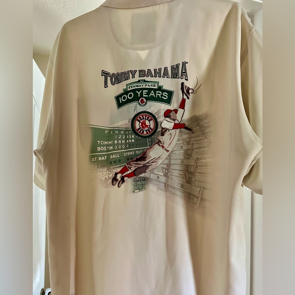 Tommy Bahama casual dress shirt